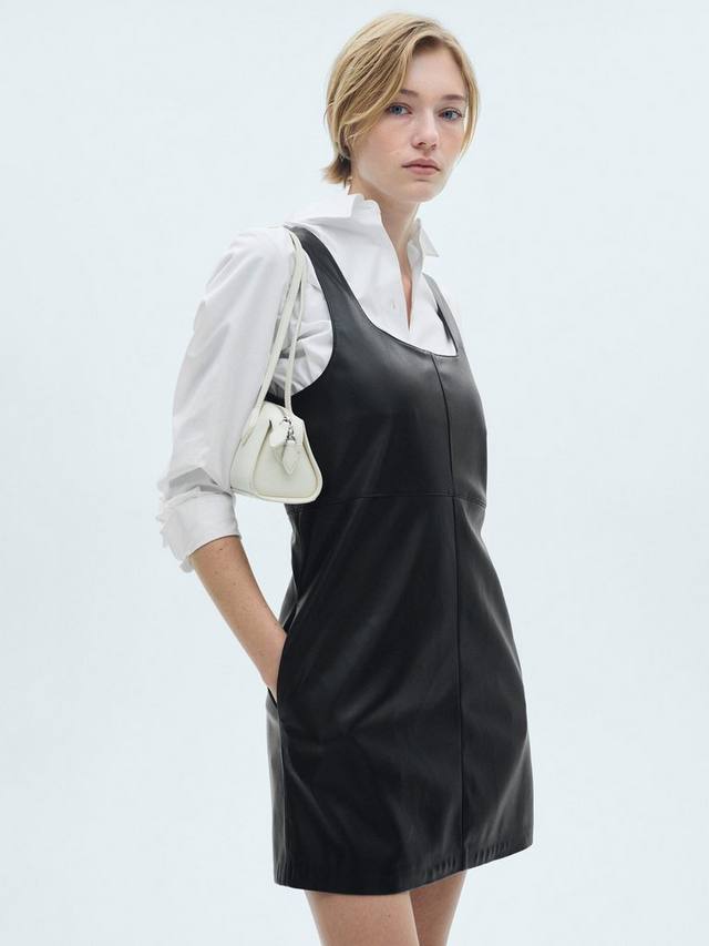 Мини-платье из искусственной кожи шестидесятых годов Mango, черный
Мини-платье из искусственной кожи шестидесятых годов Mango, черный