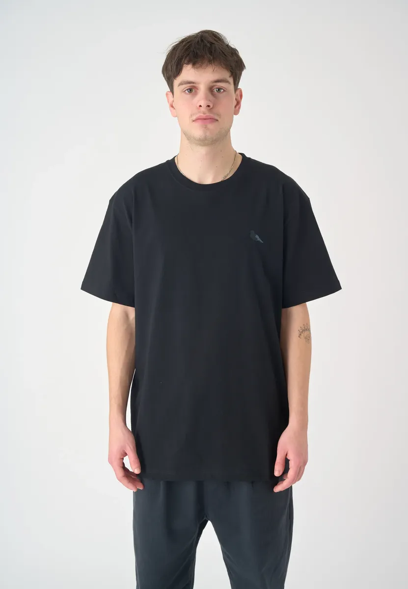 Футболка Cleptomanicx "Вышивка Чайка Моно", свободного кроя, черный 
Футболка Cleptomanicx "Вышивка Чайка Моно", свободного кроя, черный