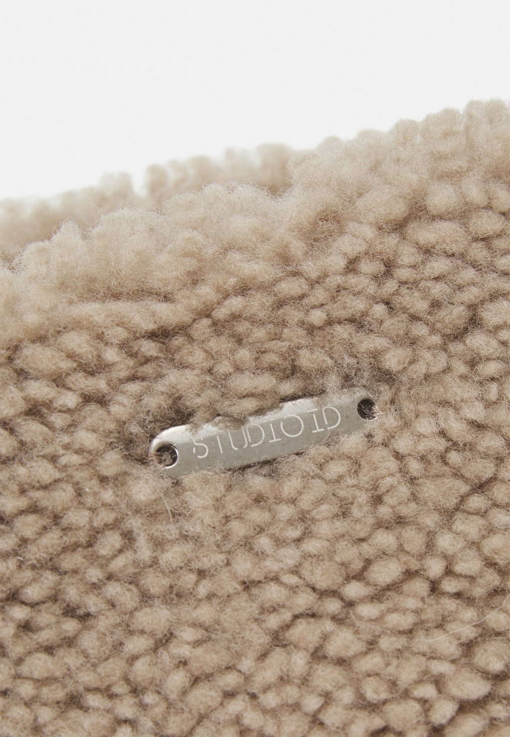 Шапка SAILOR HAT STUDIO ID, песочный
Шапка SAILOR HAT STUDIO ID, песочный