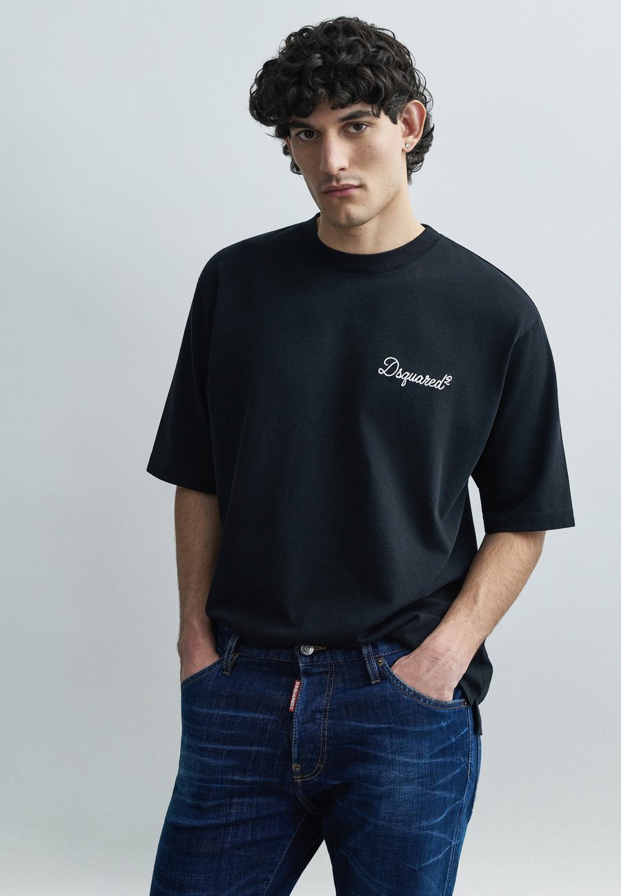 Футболка Dsquared2 LOOSE FIT, Black, Черный, Футболка Dsquared2 LOOSE FIT, Black
Футболка Dsquared2 LOOSE FIT, Black, Черный, Футболка Dsquared2 LOOSE FIT, Black
