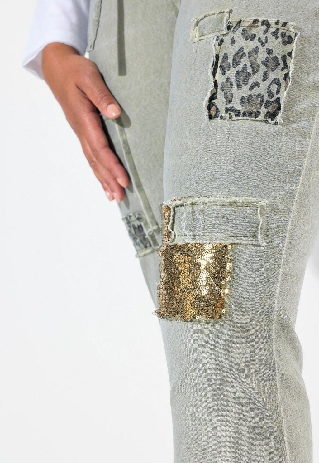 Джинсы облегающего кроя JOGGPANTS CRINKLE PAILLETTEN ELASTIKBUND Angel of Style, зеленый
Джинсы облегающего кроя JOGGPANTS CRINKLE PAILLETTEN ELASTIKBUND Angel of Style, зеленый