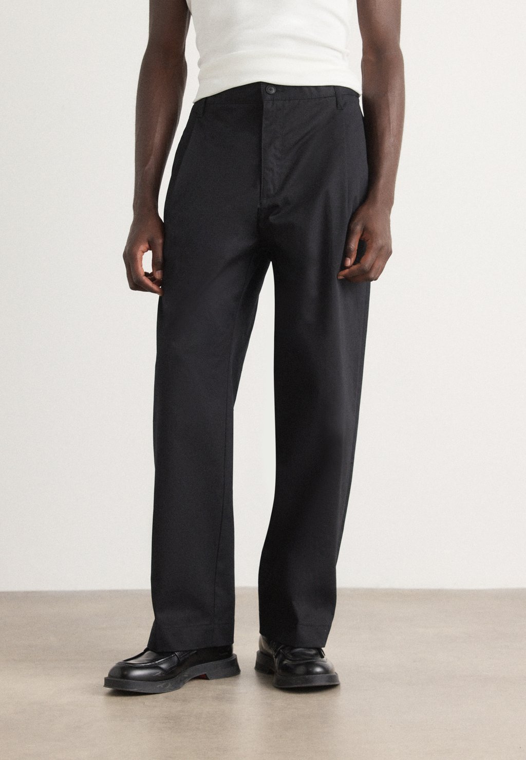 Брюки ROY HUGO, черный
Брюки ROY HUGO, черный