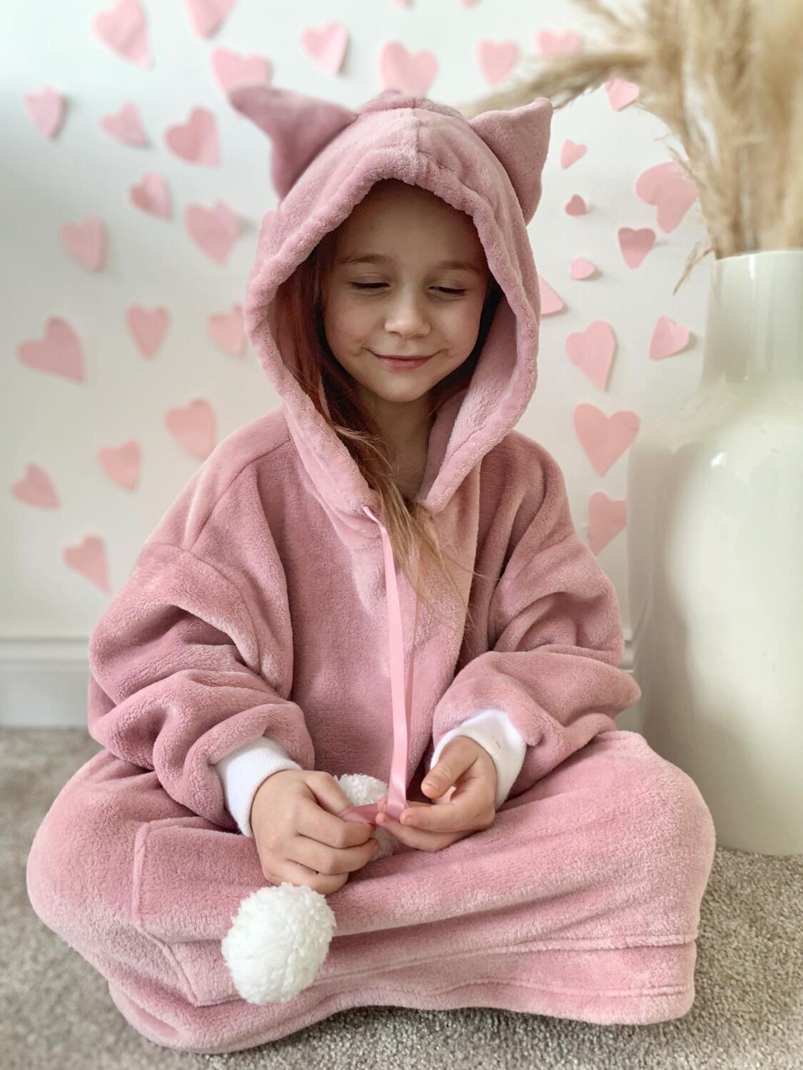 Худи Pink Fox Snuggle с пушистыми помпонами Fox In A Box, розовый
Худи Pink Fox Snuggle с пушистыми помпонами Fox In A Box, розовый
