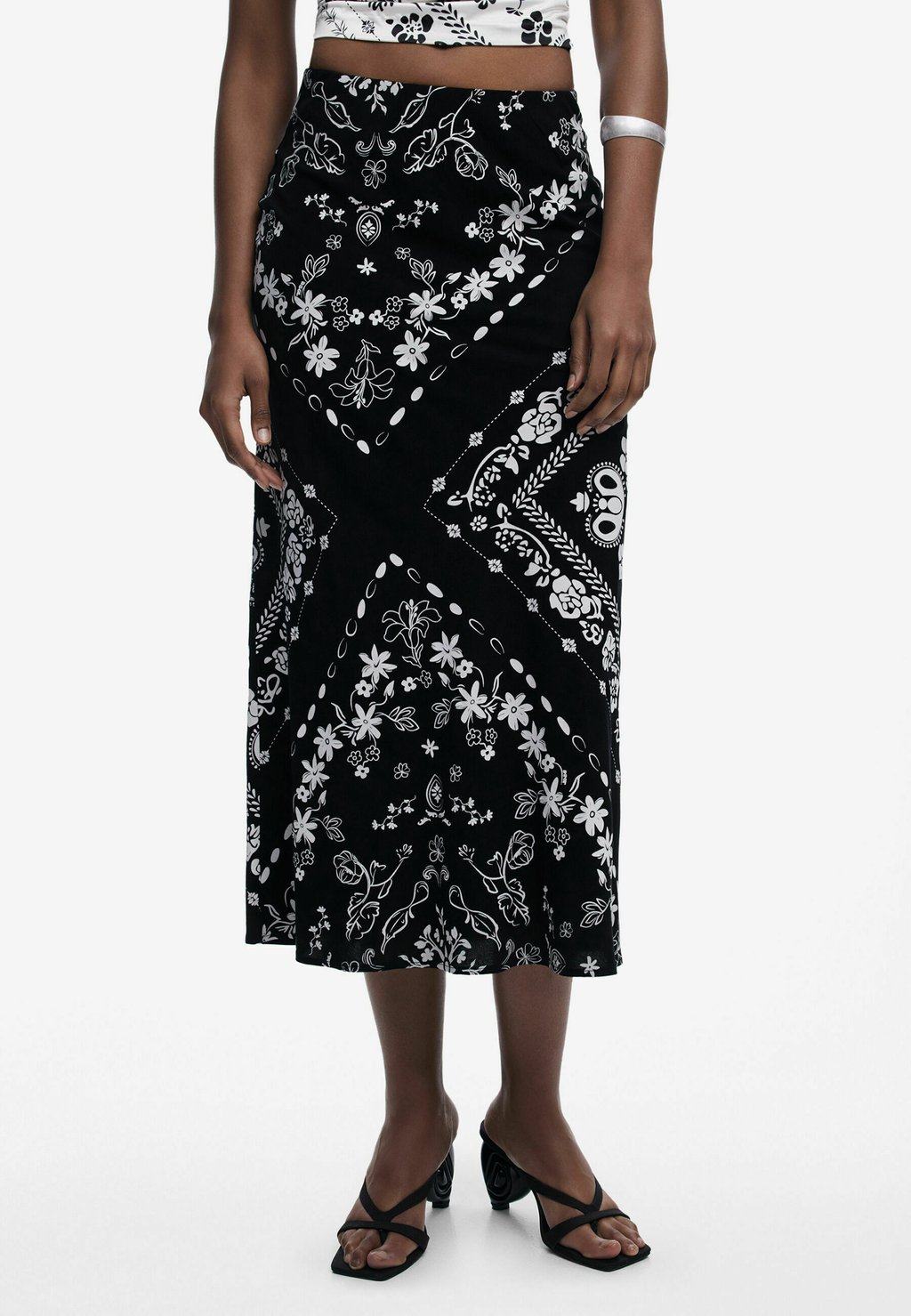 Юбка А-силуэта BANDANA Desigual, черный
Юбка А-силуэта BANDANA Desigual, черный