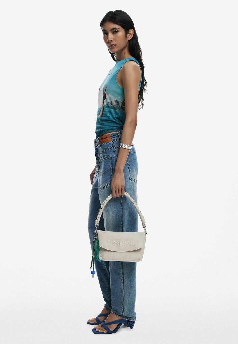 Сумка Desigual 3D LOGO FLAP , Brown
Сумка Desigual 3D LOGO FLAP , Brown