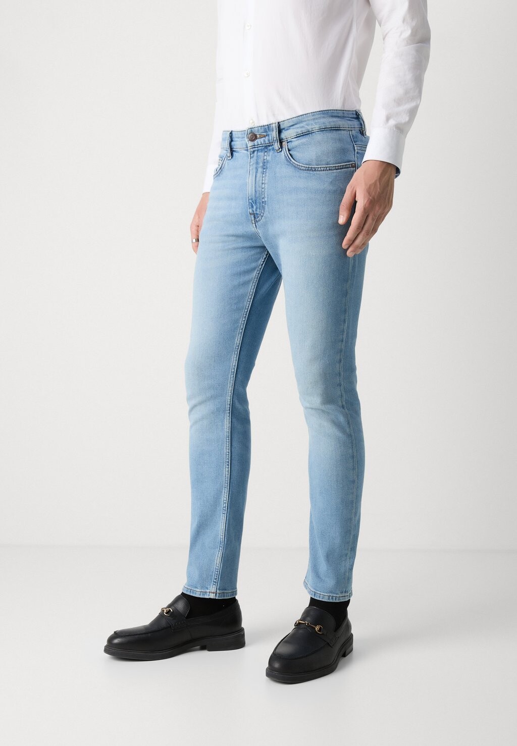 Джинсы слим Delaware BOSS, ярко-синие
Джинсы слим Delaware BOSS, ярко-синие