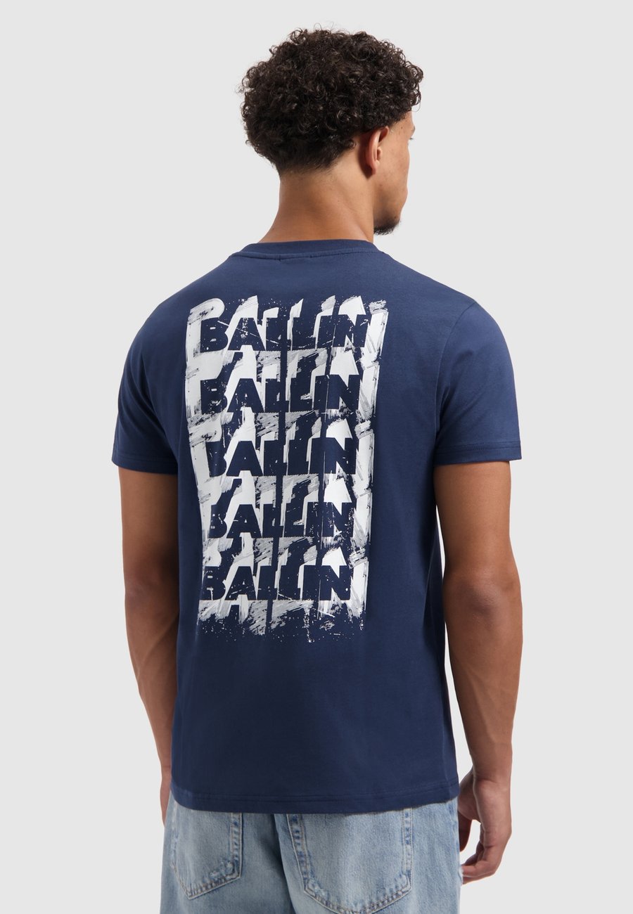 Футболка Ballin REGULAR FIT CREWNECK , Navy/Dark Blue, Синий, Футболка Ballin REGULAR FIT CREWNECK , Navy/Dark Blue
Футболка Ballin REGULAR FIT CREWNECK , Navy/Dark Blue, Синий, Футболка Ballin REGULAR FIT CREWNECK , Navy/Dark Blue