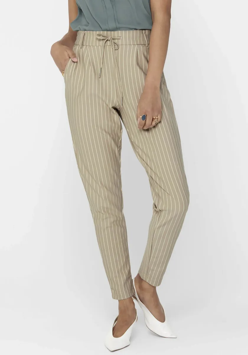 Only брюки-джоггеры "ONLPOPTRASH EASY RUSH STRIPE PNT NOOS", цвет Humus Stripes:W. Cloud Dancer
Only брюки-джоггеры "ONLPOPTRASH EASY RUSH STRIPE PNT NOOS", цвет Humus Stripes:W. Cloud Dancer