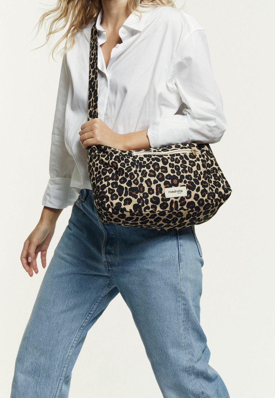 Сумка кросс-боди Rivedroite Paris Cross body bag, Leopard Beige Sand/Camel
Сумка кросс-боди Rivedroite Paris Cross body bag, Leopard Beige Sand/Camel