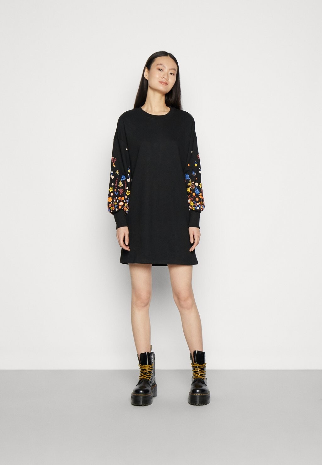 Дневное платье ONLBROOKE LONG DRESS ONLY, черный
Дневное платье ONLBROOKE LONG DRESS ONLY, черный