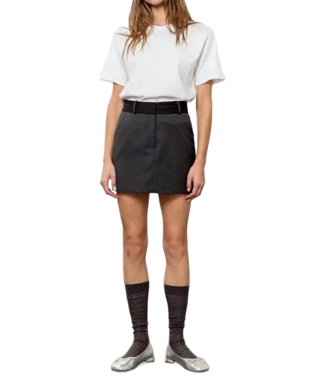 Мини-юбка в полоску цвета угольного серого MOON RIVER
Мини-юбка в полоску цвета угольного серого MOON RIVER