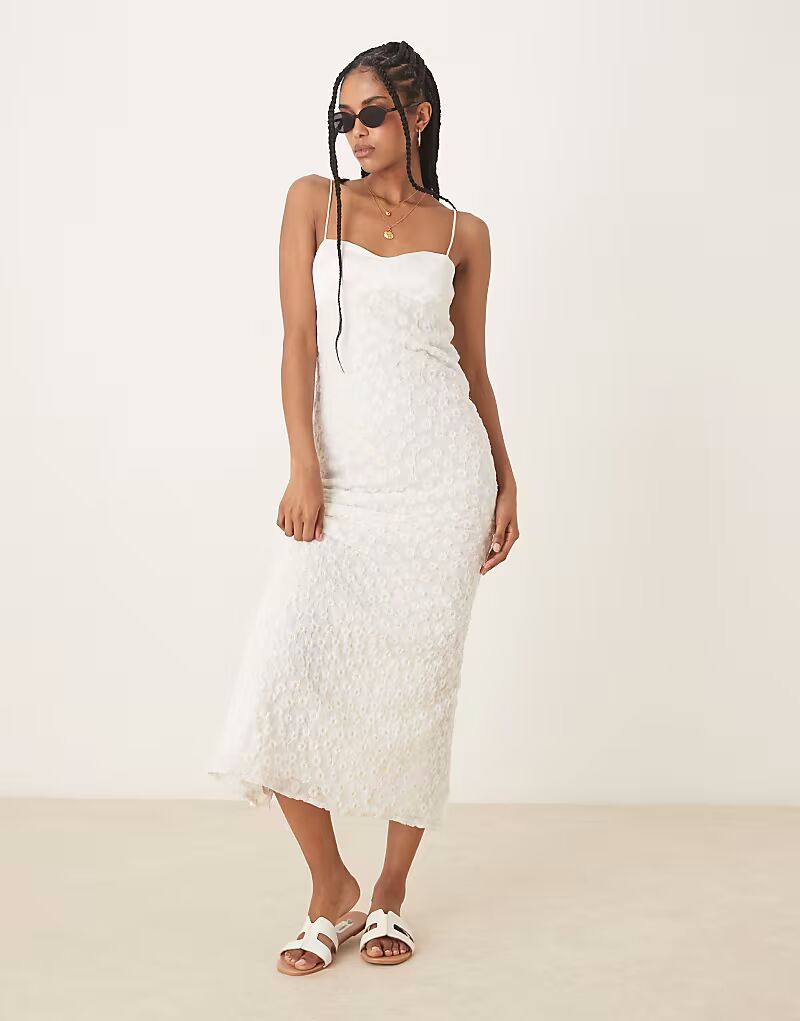 Платье-комбинация ASOS DESIGN с вышивкой в виде ромашек и контрастным атласным бюстом белого цвета
Платье-комбинация ASOS DESIGN с вышивкой в виде ромашек и контрастным атласным бюстом белого цвета