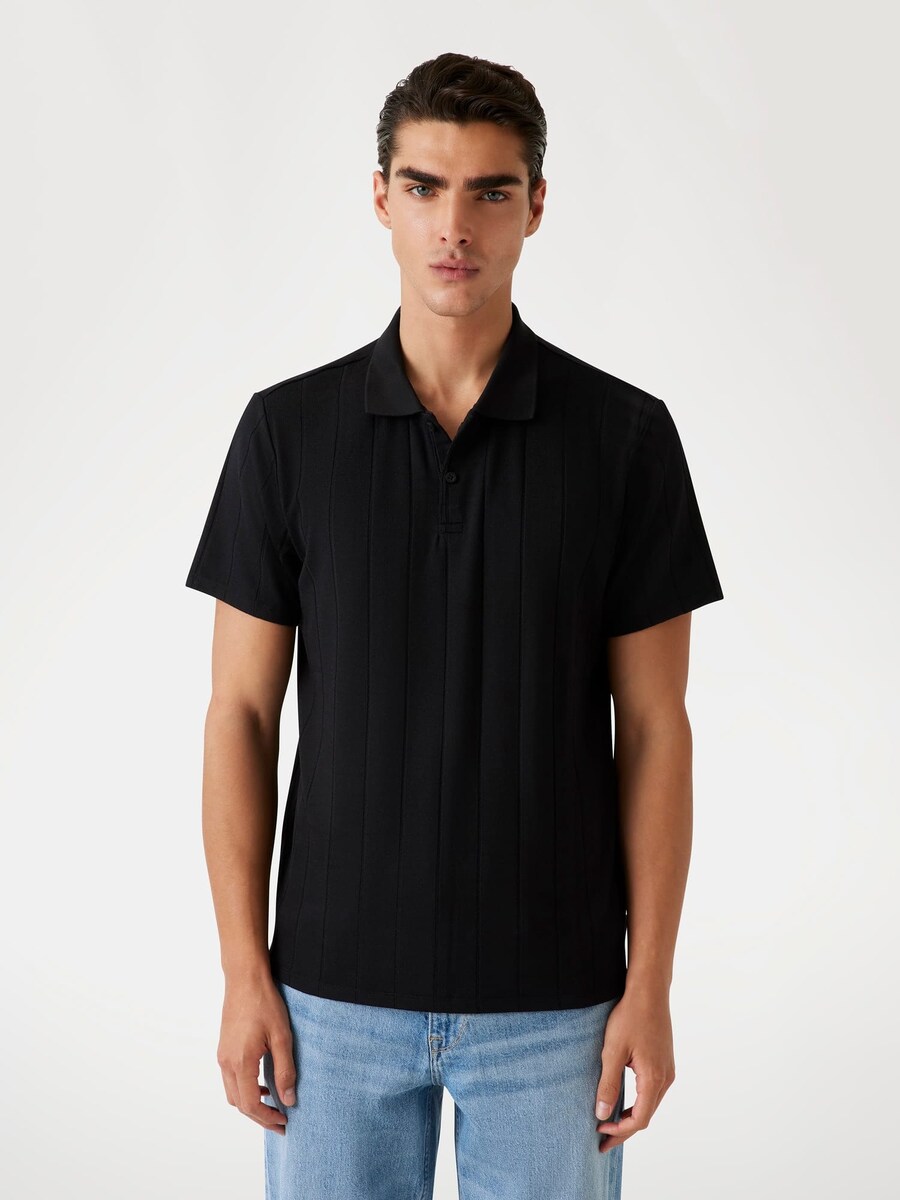 Свитер GUESS, черный
Свитер GUESS, черный