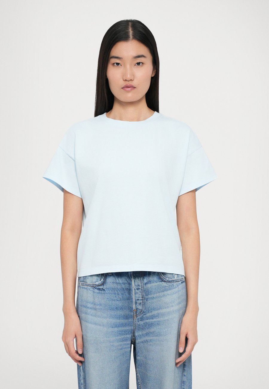 Футболка rag & bone KELLY BOXY TEE, Blue, Белый, Футболка rag & bone KELLY BOXY TEE, Blue
Футболка rag & bone KELLY BOXY TEE, Blue, Белый, Футболка rag & bone KELLY BOXY TEE, Blue