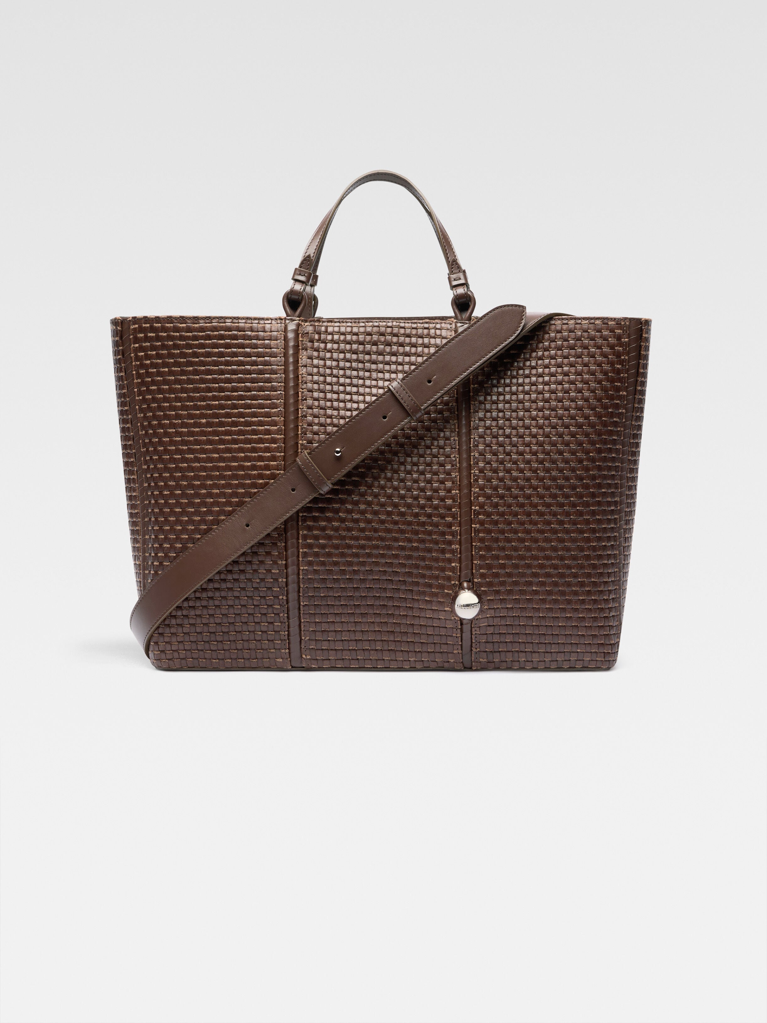 Мягкая кожаная сумка-тоут JACQUEMUS The Marino horizontal shopper bag, темно-коричневый
Мягкая кожаная сумка-тоут JACQUEMUS The Marino horizontal shopper bag, темно-коричневый