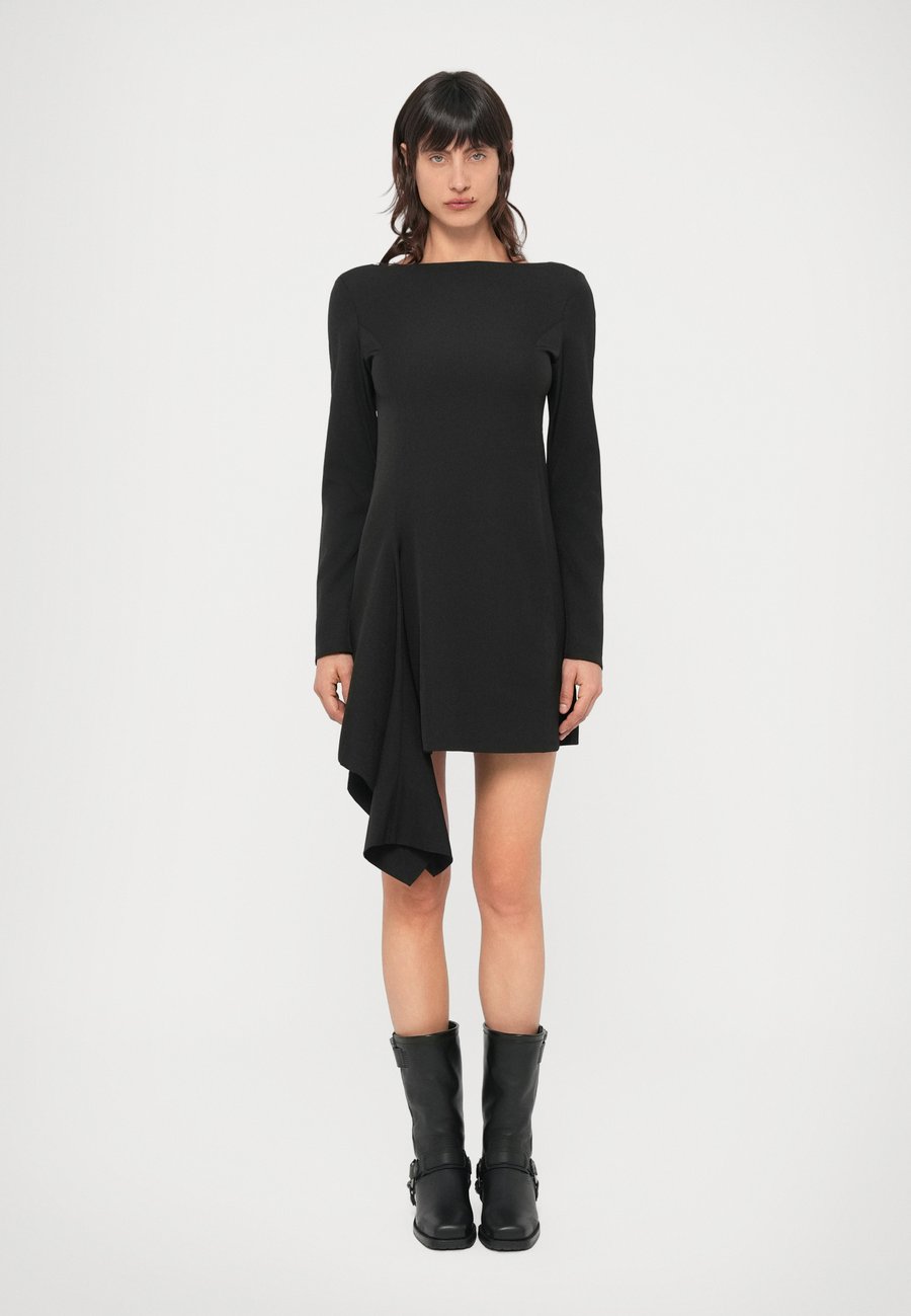 Платье Holzweiler BEAU SHORT DRESS, Black
Платье Holzweiler BEAU SHORT DRESS, Black