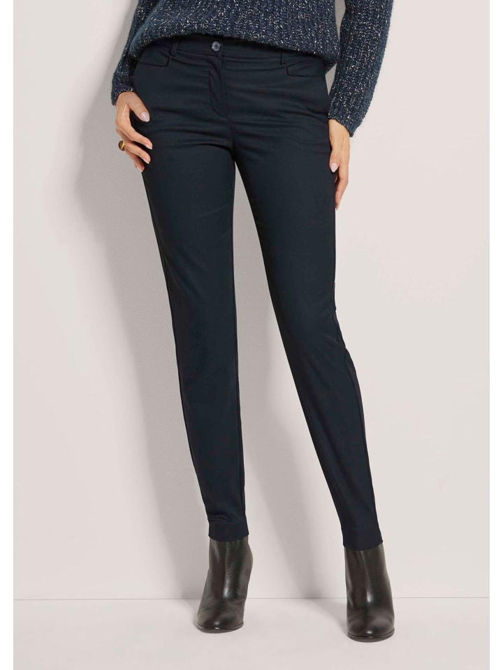 MADELEINE Узкие эластичные брюки темно-синего цвета
MADELEINE Узкие эластичные брюки темно-синего цвета