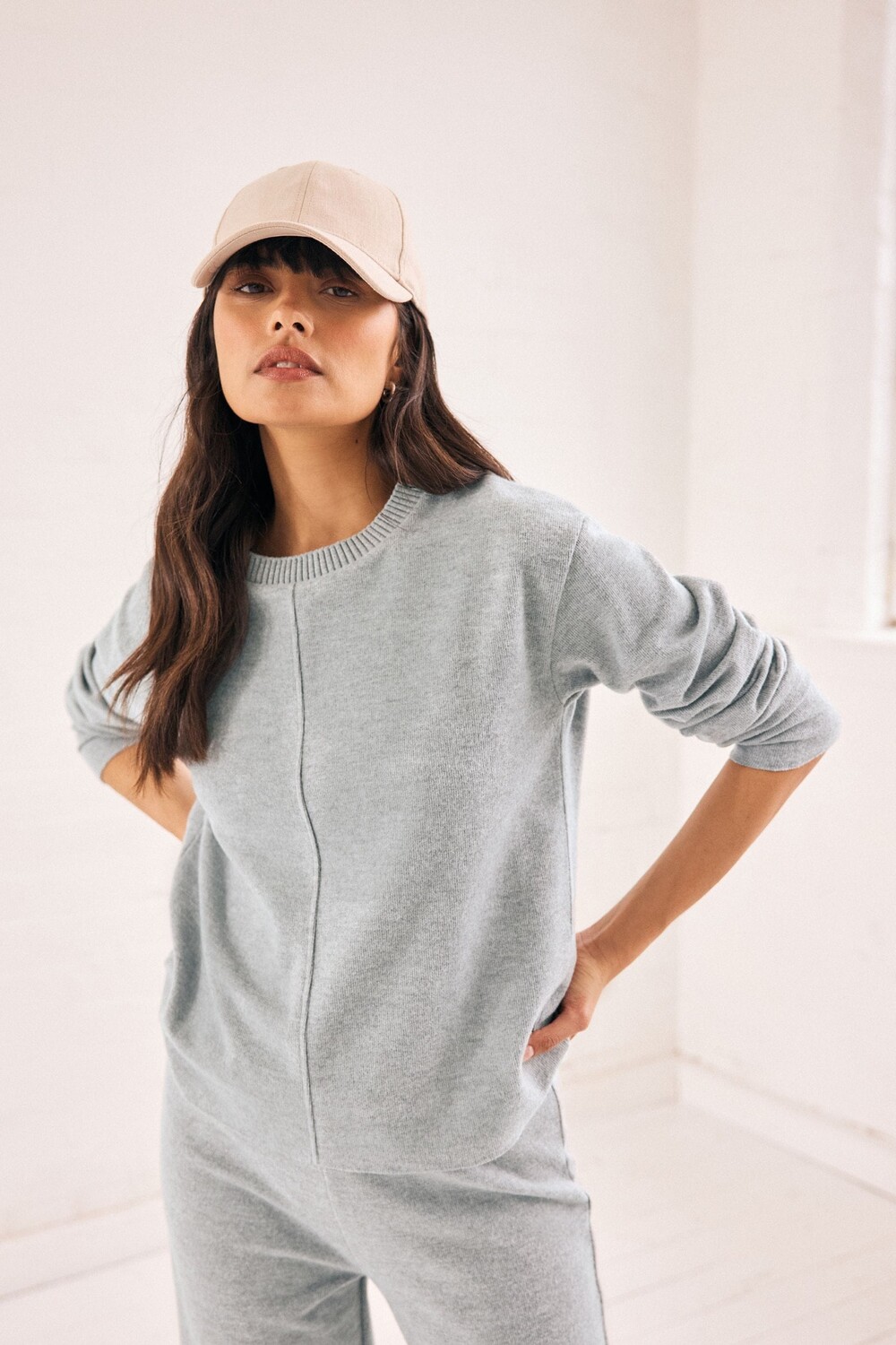 Мягкий на ощупь джемпер с отделкой в рубчик и круглым вырезом Next, серый
Мягкий на ощупь джемпер с отделкой в рубчик и круглым вырезом Next, серый