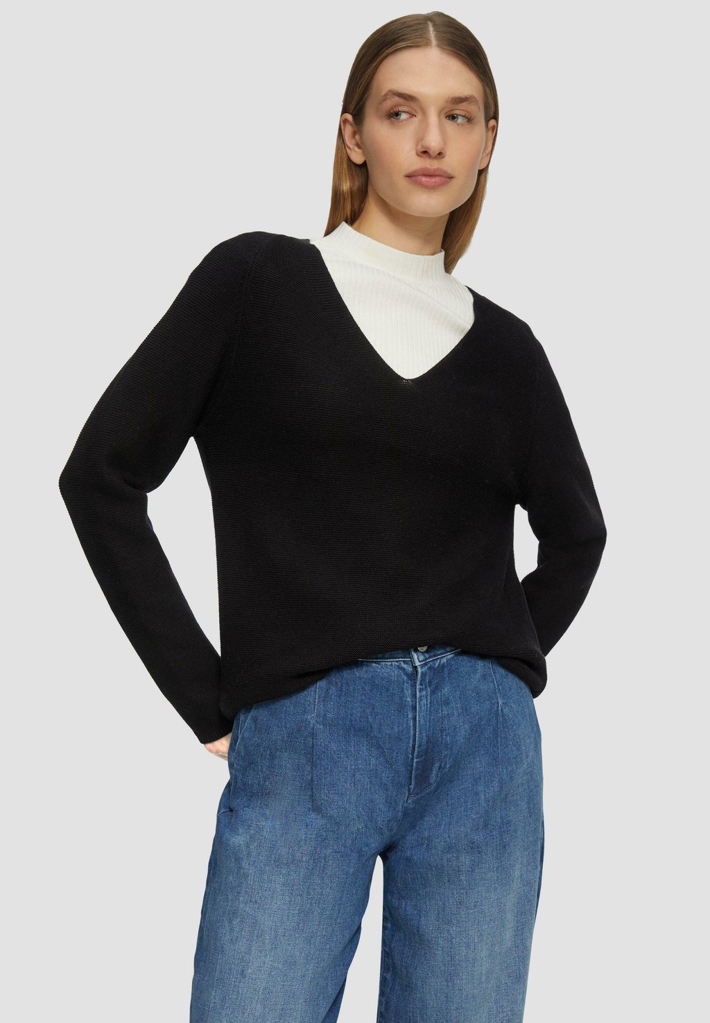 Джемпер MIT V-AUSSCHNITT s.Oliver, антрацит
Джемпер MIT V-AUSSCHNITT s.Oliver, антрацит