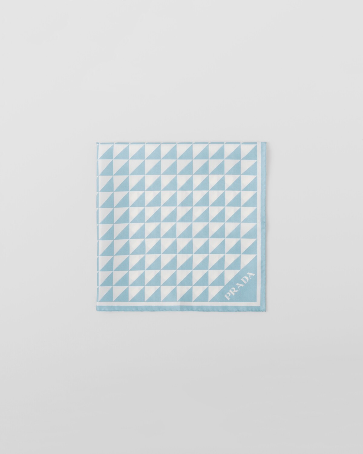 Палантин из принтованного шелкового твила 55x55 Prada, голубой
Палантин из принтованного шелкового твила 55x55 Prada, голубой