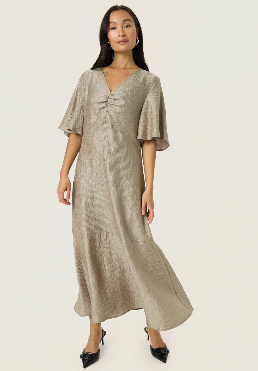 Платье Soaked in Luxury LAURIE EMMY, Dune/Gold-Coloured
Платье Soaked in Luxury LAURIE EMMY, Dune/Gold-Coloured