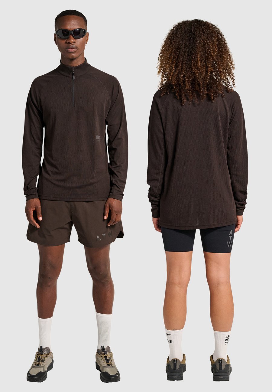 Топ HALO HALF ZIP, Chocolate Torte/Dark Brown
Топ HALO HALF ZIP, Chocolate Torte/Dark Brown