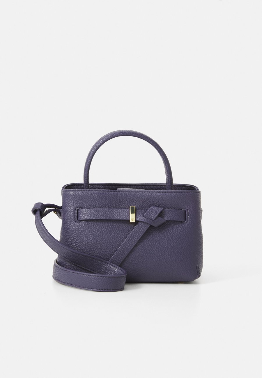 Сумка Emporio Armani MINI BAG, Mirtillo/Dark Purple
Сумка Emporio Armani MINI BAG, Mirtillo/Dark Purple