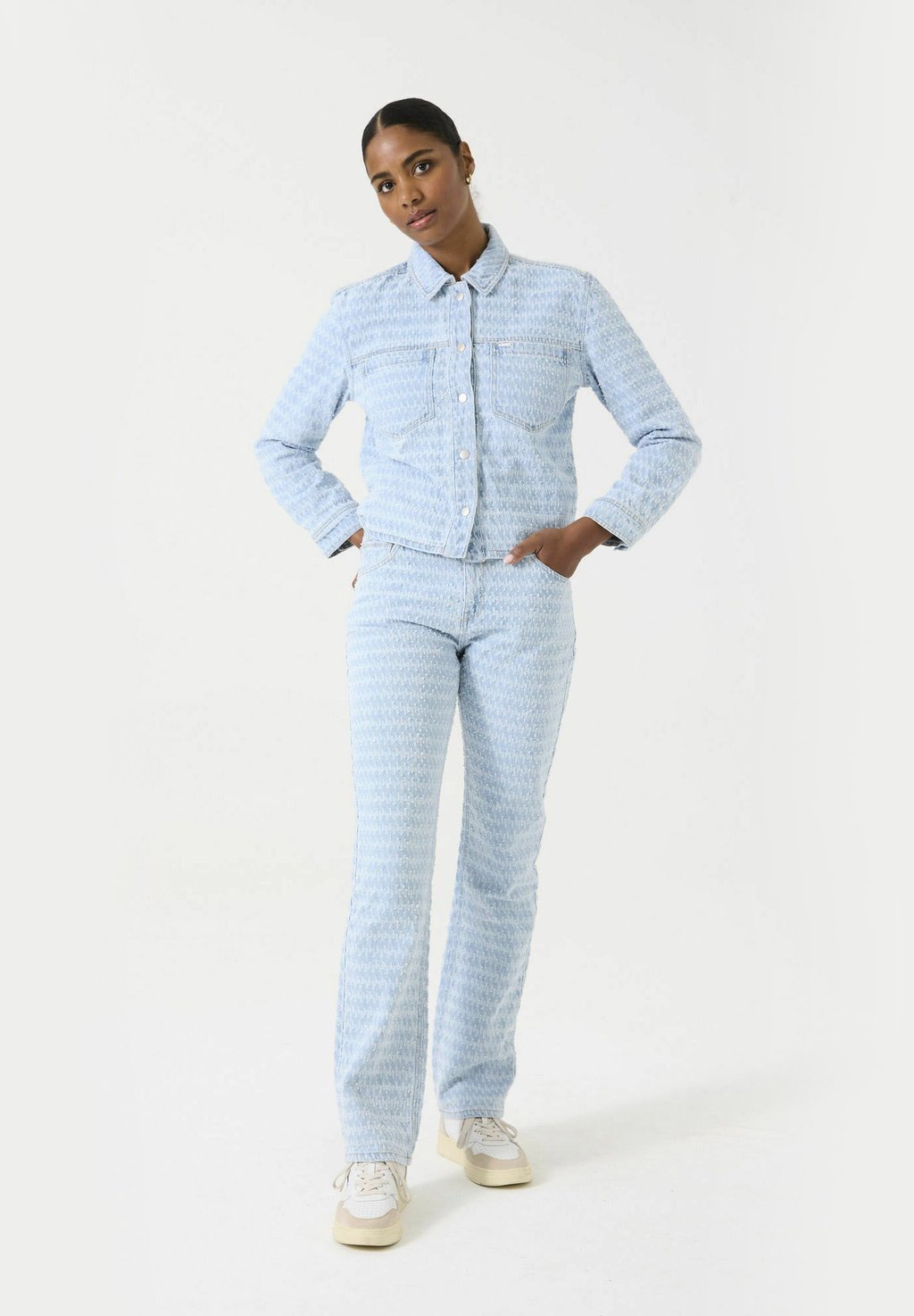 Джинсы прямого кроя CELIA Garcia, цвет Light Used
Джинсы прямого кроя CELIA Garcia, цвет Light Used