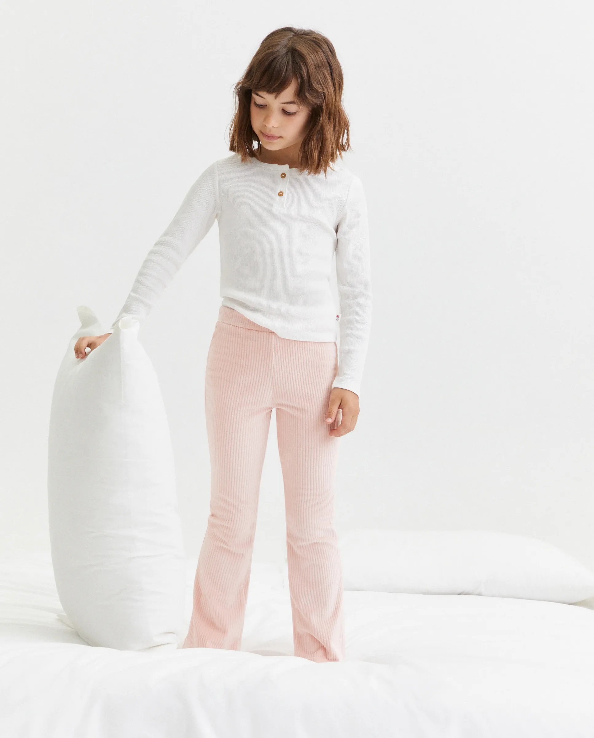 Длинные брюки из канелевого трикотажа расклешенные для девочки Cotton Juice, пастельно-розовый
Длинные брюки из канелевого трикотажа расклешенные для девочки Cotton Juice, пастельно-розовый