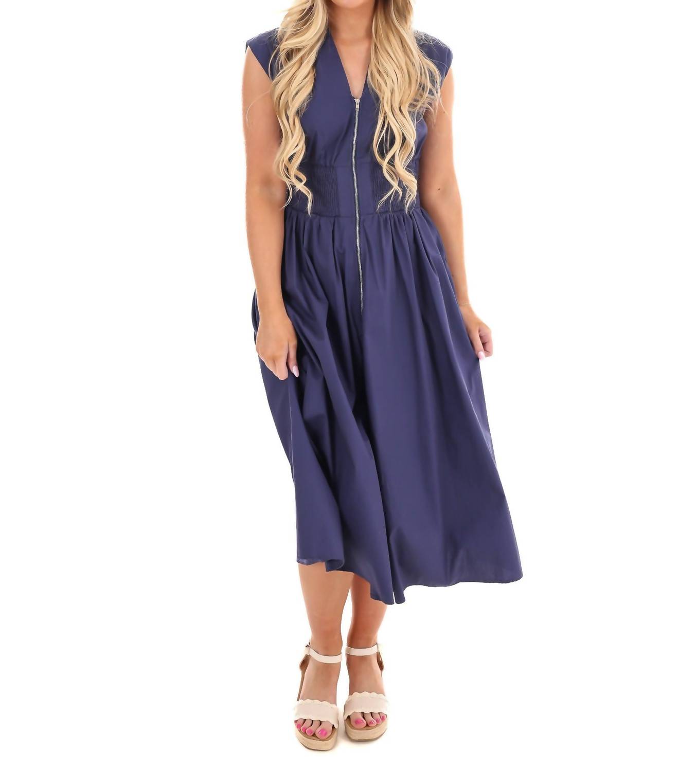 Платье миди Sign Of The Times в темно-синем цвете SHE + SKY
Платье миди Sign Of The Times в темно-синем цвете SHE + SKY