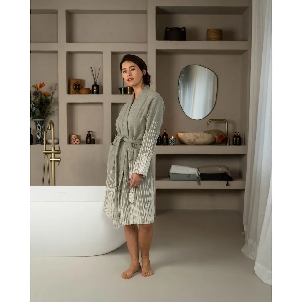 Халат Meguro с вышивкой Kayori, зеленый
Халат Meguro с вышивкой Kayori, зеленый