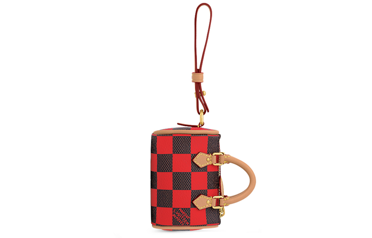 LOUIS VUITTON Сумка с кожаной подушкой и аппликацией, Red & Black 
LOUIS VUITTON Сумка с кожаной подушкой и аппликацией, Red & Black