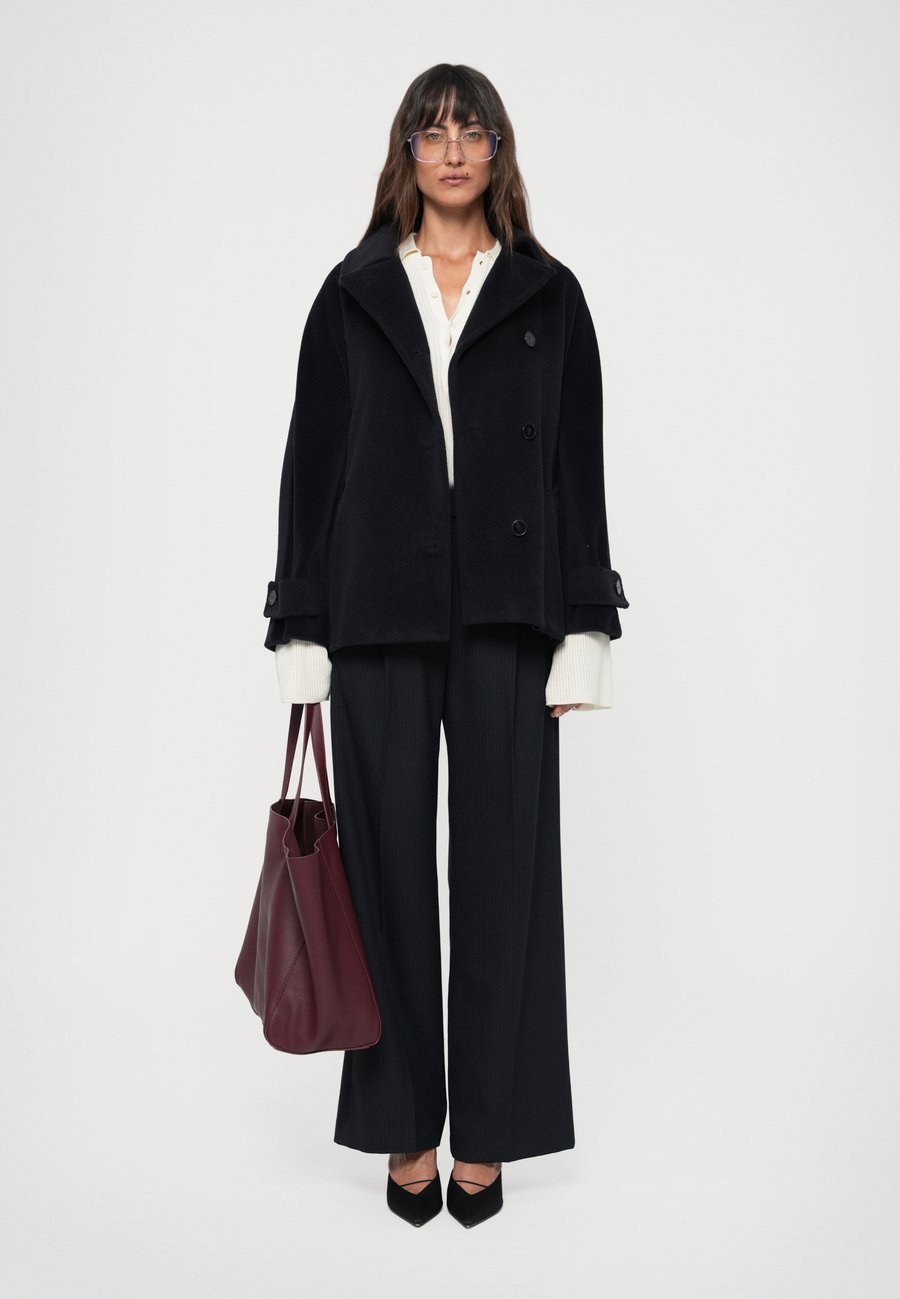 Сумка-шоппер Stylein YACHT, Burgundy Grain/Bordeaux
Сумка-шоппер Stylein YACHT, Burgundy Grain/Bordeaux