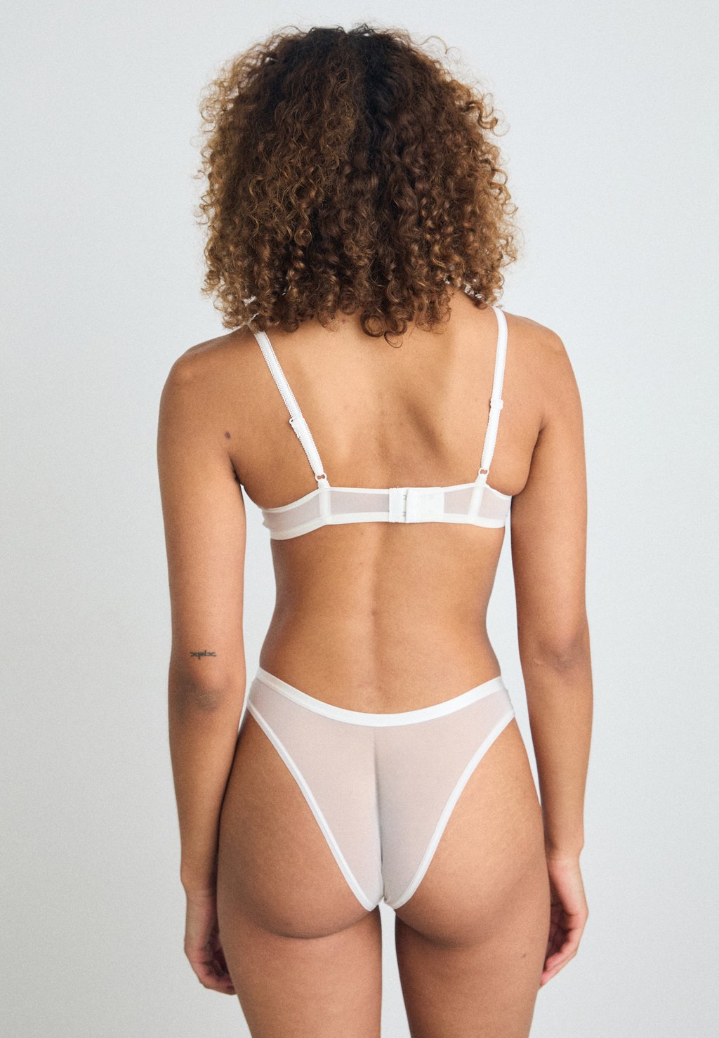 Треугольный бюстгальтер DELIGHTFUL SPOTLIGHT Triumph, белый
Треугольный бюстгальтер DELIGHTFUL SPOTLIGHT Triumph, белый