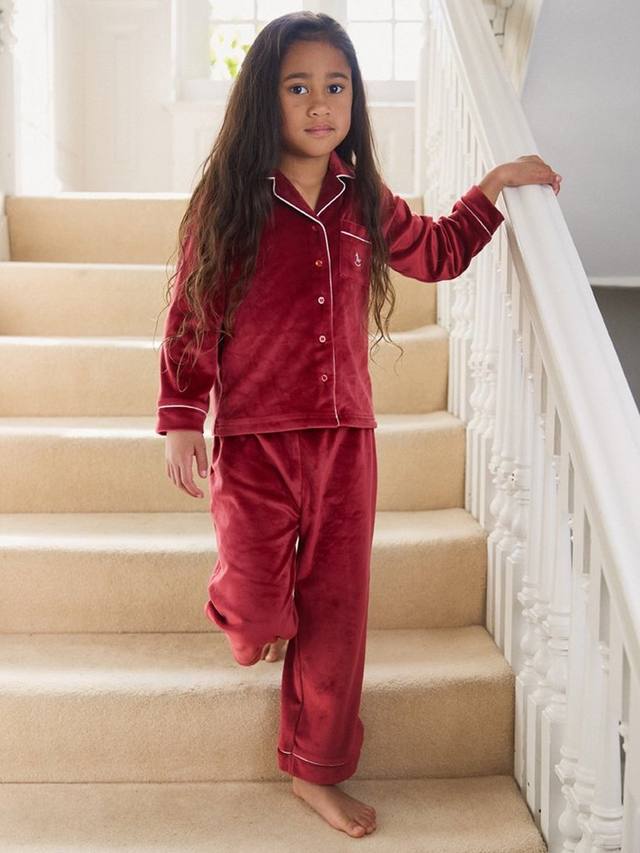 Детский пижамный комплект из велюра The Little Tailor, Red
Детский пижамный комплект из велюра The Little Tailor, Red