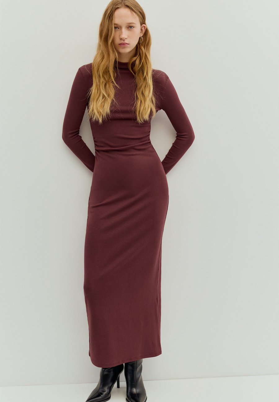 Платье PULL&BEAR Maxi dress, Bordeaux
Платье PULL&BEAR Maxi dress, Bordeaux