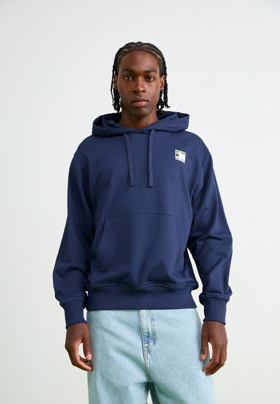 Худи The North Face MOUNTAIN LOGO RELAXED HOODIE, Summit Navy/Dark Blue
Худи The North Face MOUNTAIN LOGO RELAXED HOODIE, Summit Navy/Dark Blue