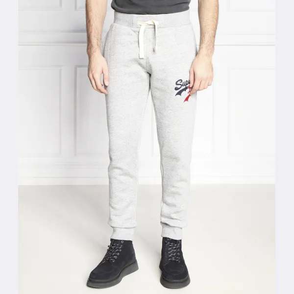 Спортивные брюки стандартного кроя Superdry, серый
Спортивные брюки стандартного кроя Superdry, серый