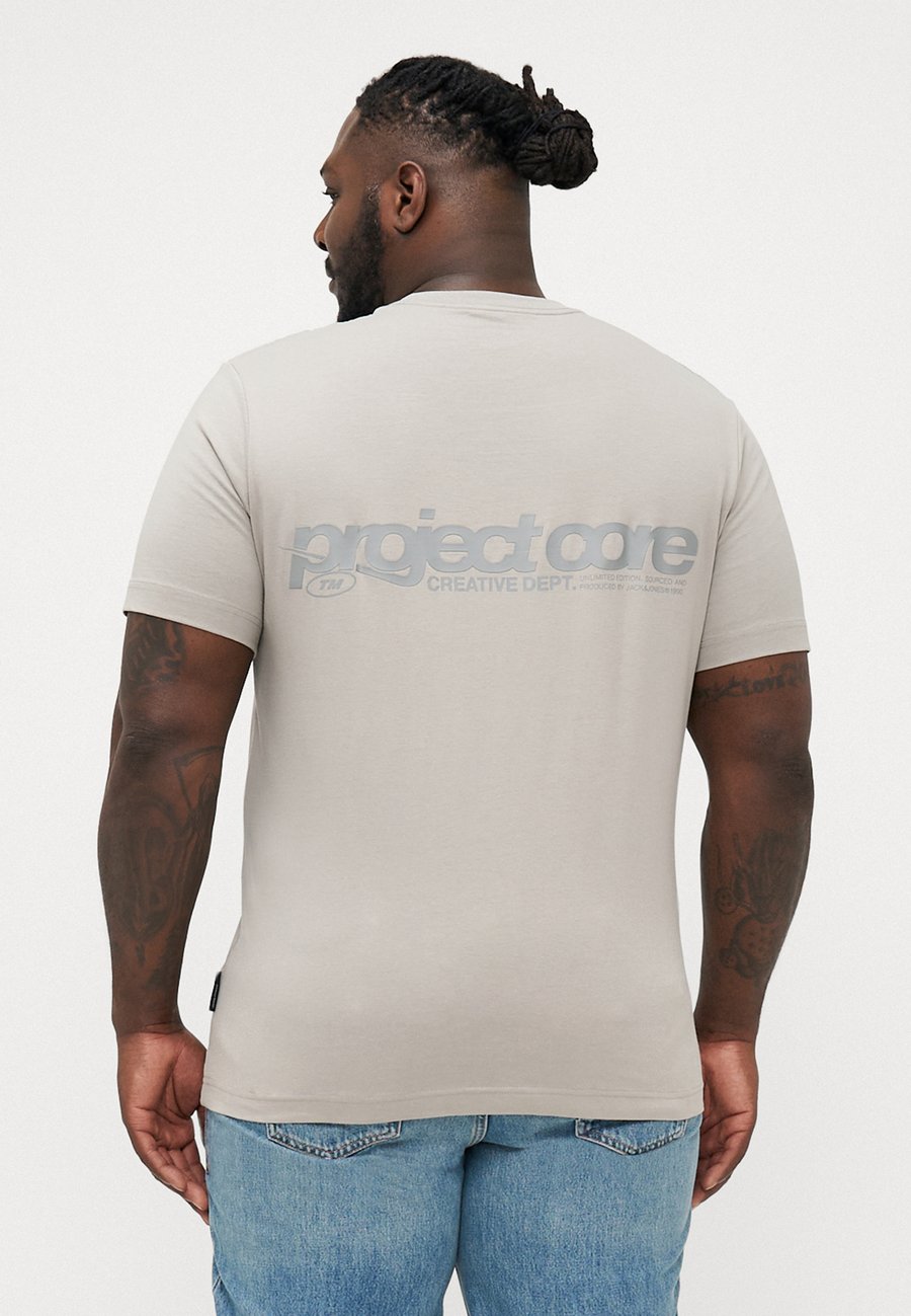 Футболка Jack & Jones JCOUNION BACK PRINT TEE CREW, Paloma/Light Grey, Серый, Футболка Jack & Jones JCOUNION BACK PRINT TEE CREW, Paloma/Light Grey
Футболка Jack & Jones JCOUNION BACK PRINT TEE CREW, Paloma/Light Grey, Серый, Футболка Jack & Jones JCOUNION BACK PRINT TEE CREW, Paloma/Light Grey