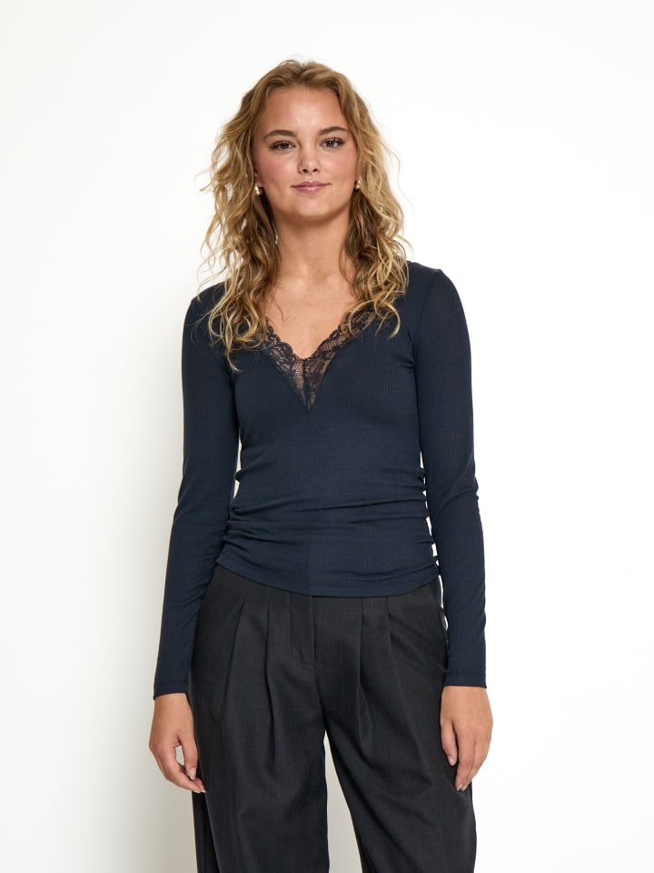 Футболка с надписью SKY CAPTAIN minus
Футболка с надписью SKY CAPTAIN minus