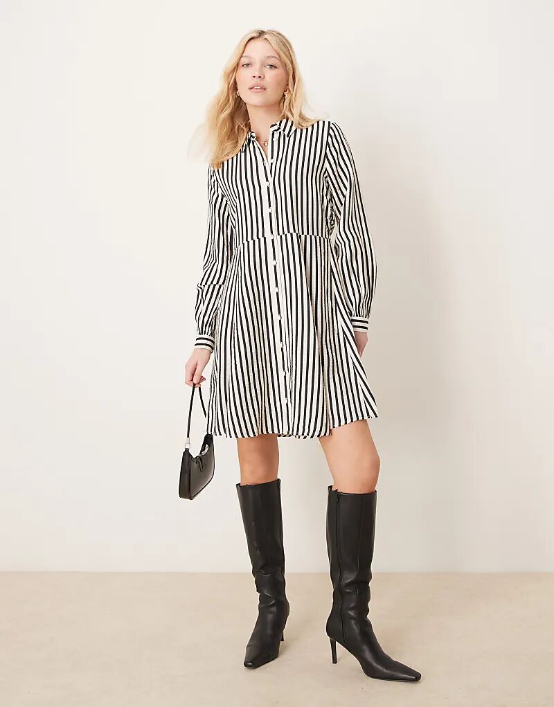 Мини-платье-рубашка с развевающимся подолом в кремово-черную полоску YAS
Мини-платье-рубашка с развевающимся подолом в кремово-черную полоску YAS