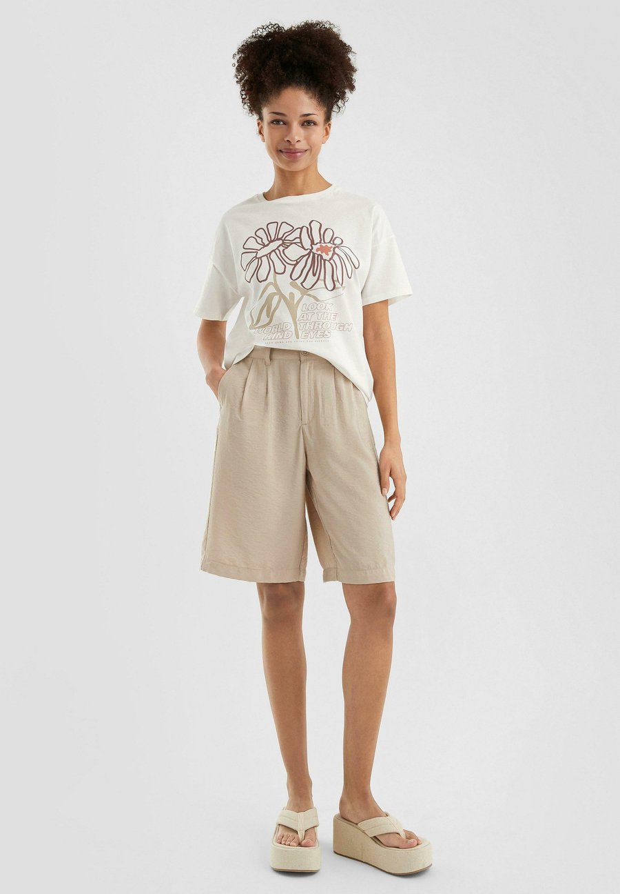 Футболка QS MIT ÜBERSCHNITTENER SCHULTER, Creme/Off-White, Белый, Футболка QS MIT ÜBERSCHNITTENER SCHULTER, Creme/Off-White
Футболка QS MIT ÜBERSCHNITTENER SCHULTER, Creme/Off-White, Белый, Футболка QS MIT ÜBERSCHNITTENER SCHULTER, Creme/Off-White