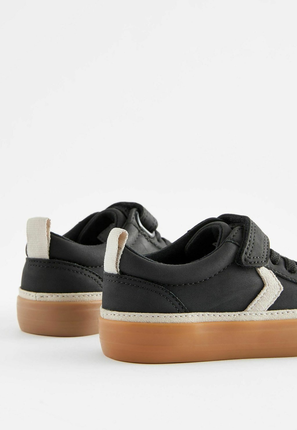 Кроссовки TOUCH FASTENING CHEVRON SHOES Next, черный
Кроссовки TOUCH FASTENING CHEVRON SHOES Next, черный