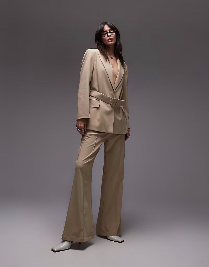 ASOS DESIGN брюки-клеш в стиле кэмел цвета кэмел
ASOS DESIGN брюки-клеш в стиле кэмел цвета кэмел