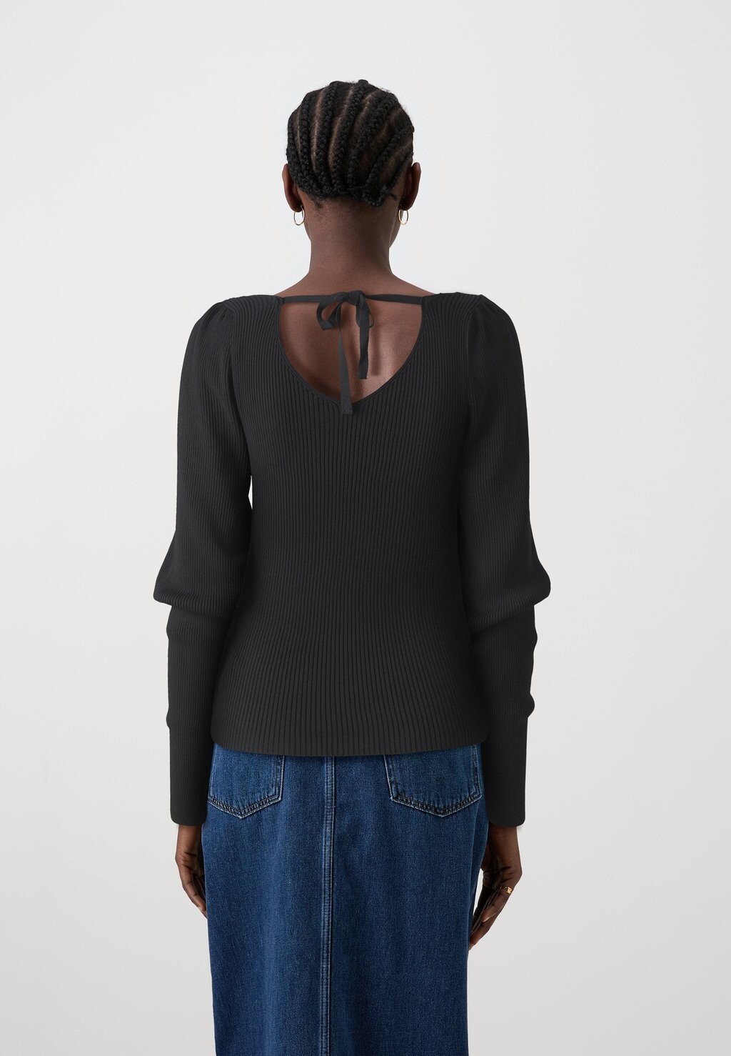 Джемпер ONLLEELO VNECK ONLY, черный
Джемпер ONLLEELO VNECK ONLY, черный