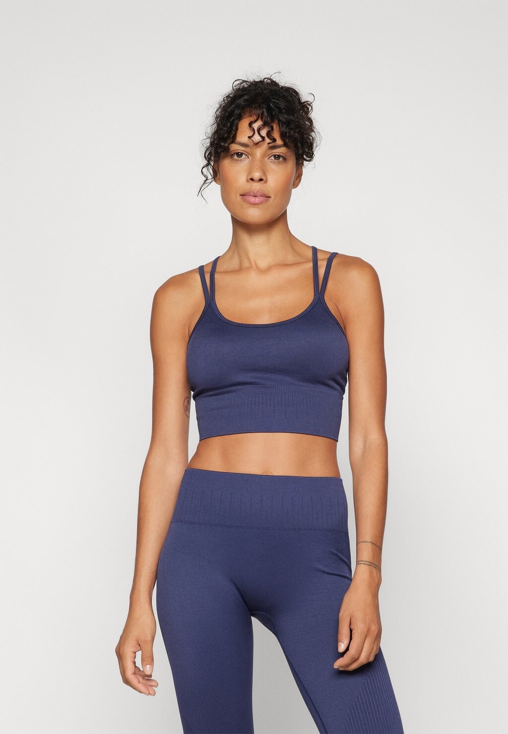 Спортивный бюстгальтер с легкой поддержкой ONPFRION-2-FREE SEAM BRA ONLY Play, темно-синий
Спортивный бюстгальтер с легкой поддержкой ONPFRION-2-FREE SEAM BRA ONLY Play, темно-синий