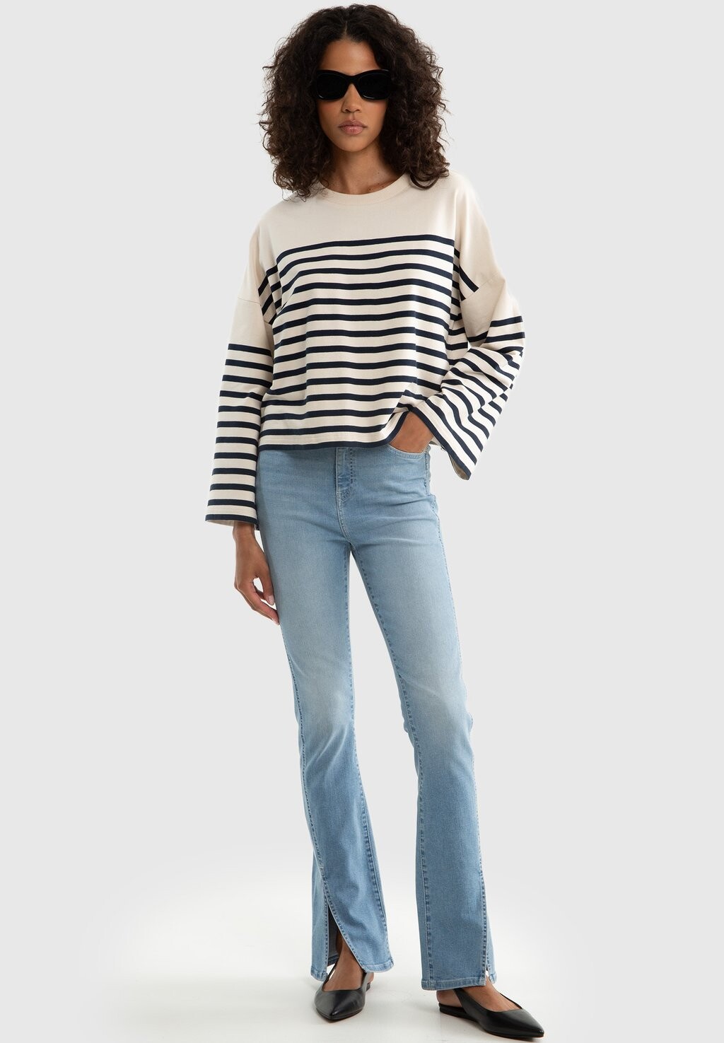 Джинсы с небольшим расклешенным низом BLAKE Big Star, синий
Джинсы с небольшим расклешенным низом BLAKE Big Star, синий