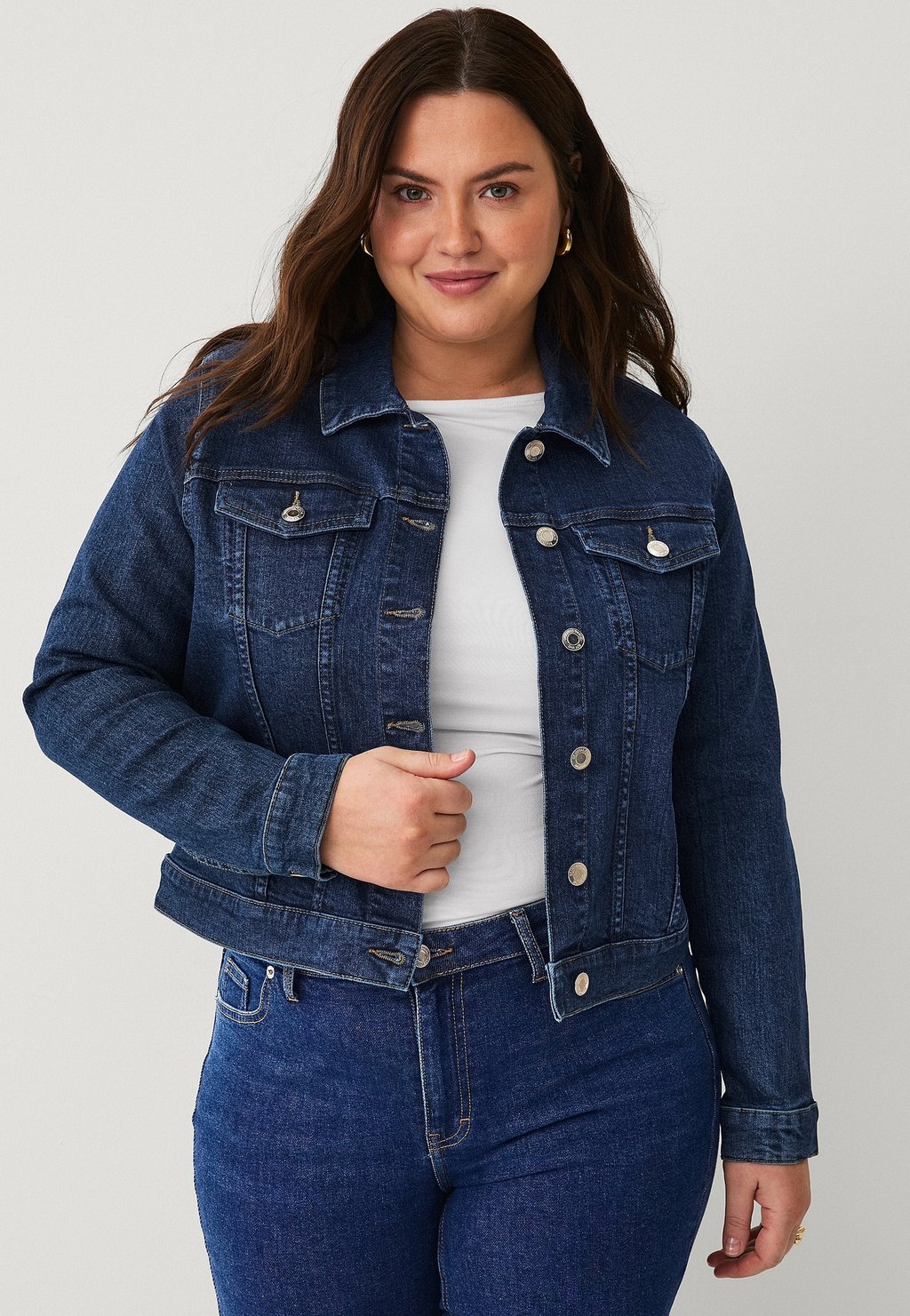Джинсовая куртка Ellos Plus collection, темно-синий
Джинсовая куртка Ellos Plus collection, темно-синий