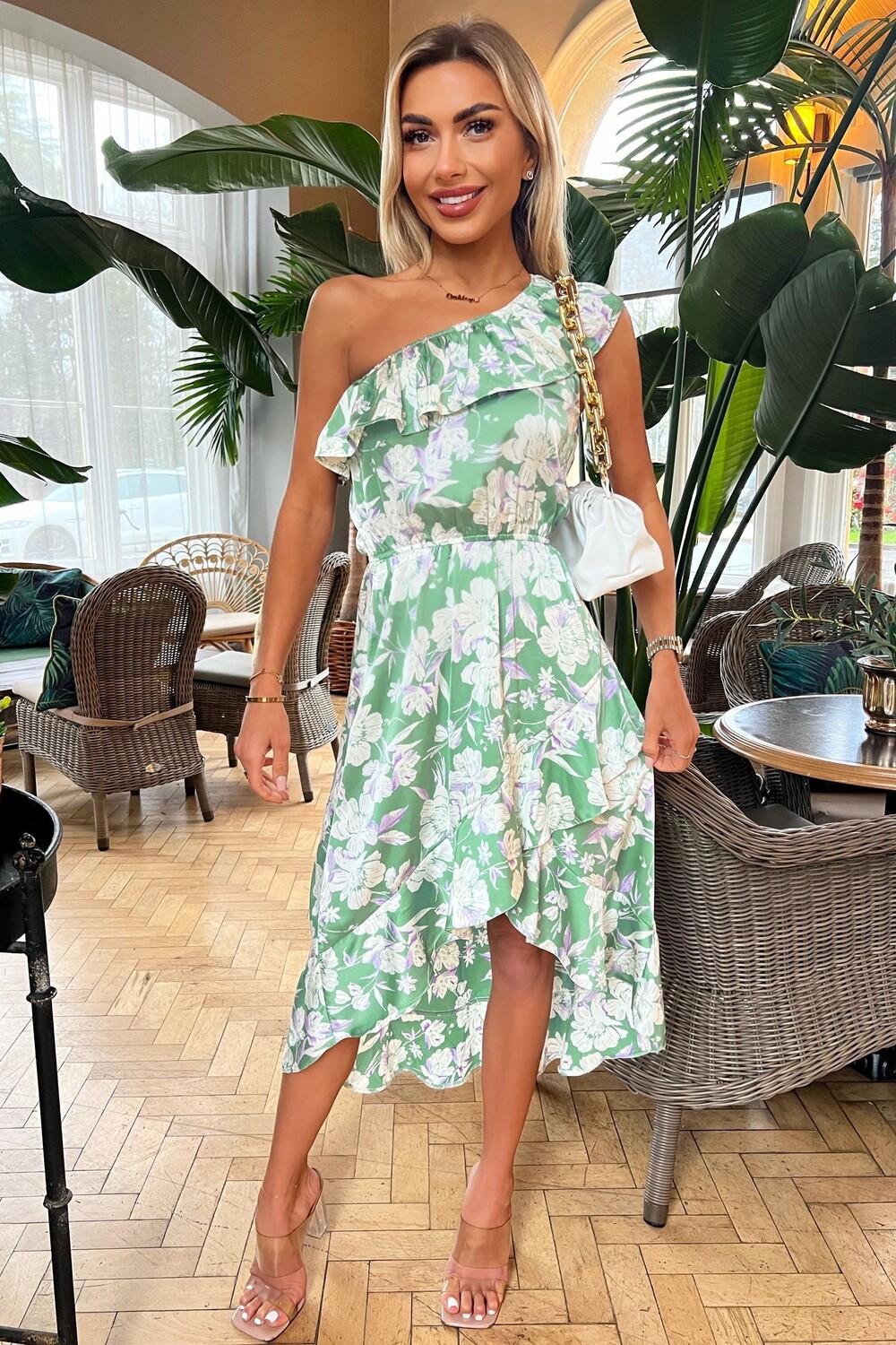 Платье на одно плечо с удлиненной спинкой и рюшами Ax Paris, зеленый
Платье на одно плечо с удлиненной спинкой и рюшами Ax Paris, зеленый