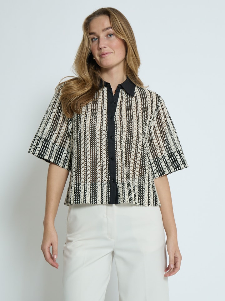 Черная полосатая рубашка minus
Черная полосатая рубашка minus